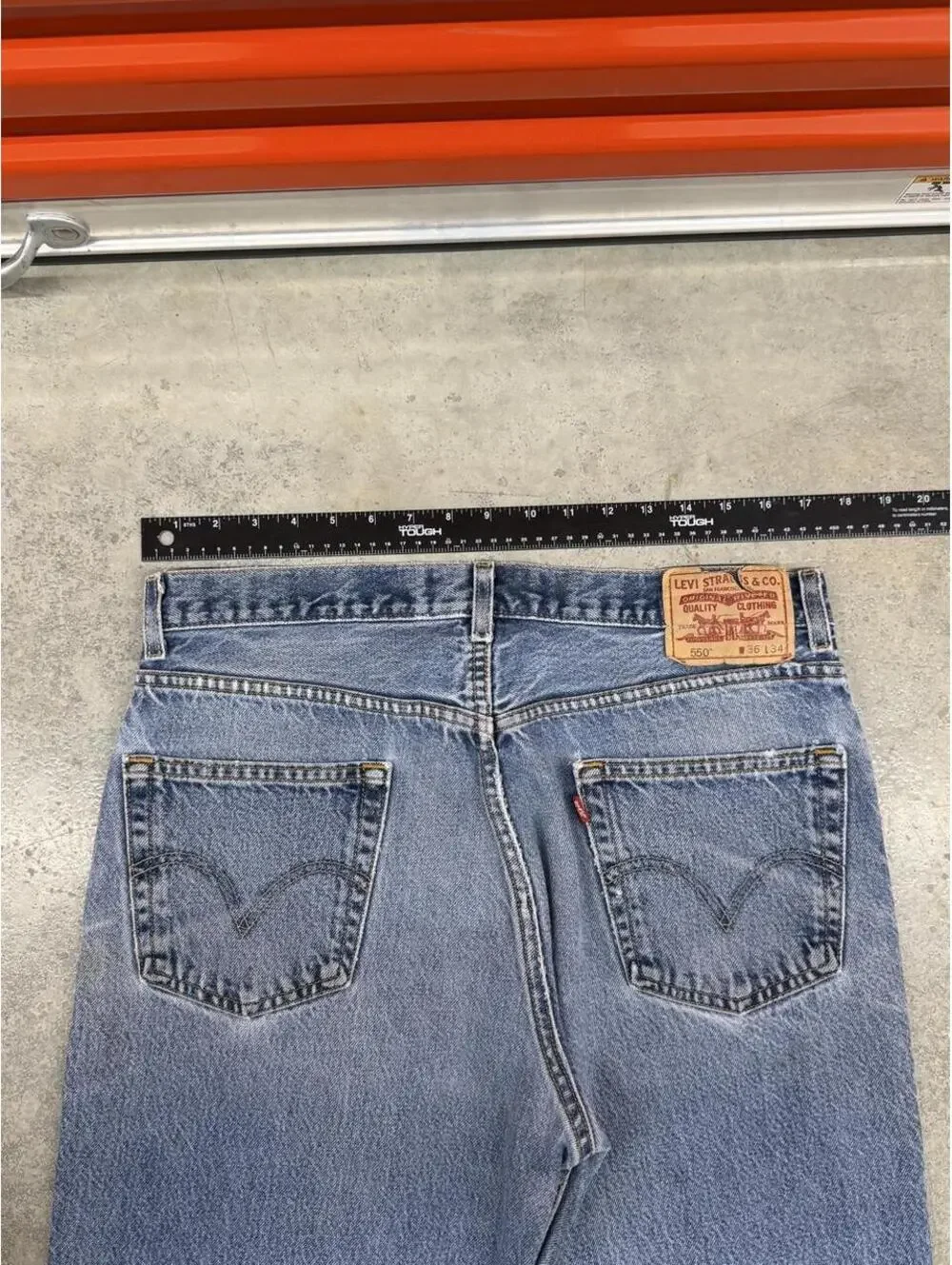 vintage levis 550 faded blue relaxed baggy fit jeans size 36 x 34